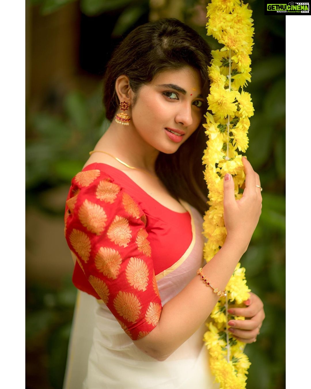Pragya Nagra Instagram - So spamming your feed a little more🌸 Costumes - @ivalinmabia Stylist - @priyaregan_mb Photography - @camerasenthil Makeup - @jiyamakeupartistry Hair - @rakmakeupartistry Shoot organised by @rrajeshananda #onam #kerala #onamcelebration #happyonam #keralagram #malayali #mallu #keralatourism #onamspecial #keralasaree #malayalam #keralafood #keralagodsowncountry #keralam #kochi #keralaattraction #keralaphotography #onamsaree #godsowncountry #onamfestival #saree #onamvibes #keralagram #onamission #onamcollection #onamsadhya #onamusically #onamdresscode #traditional