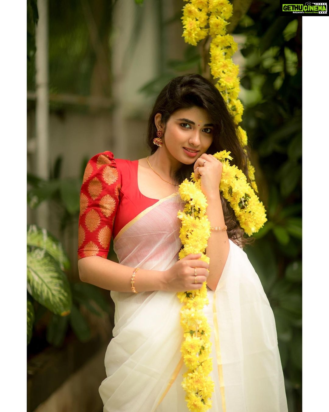 Pragya Nagra Instagram - Still finding it difficult to get over these pictures🌸 Costumes - @ivalinmabia Stylist - @priyaregan_mb Photography - @camerasenthil Makeup - @jiyamakeupartistry Hair - @rakmakeupartistry Shoot organised by @rrajeshananda #onam #kerala #onamcelebration #happyonam #keralagram #malayali #mallu #keralatourism #onamspecial #keralasaree #malayalam #keralafood #keralagodsowncountry #keralam #kochi #keralaattraction #keralaphotography #onamsaree #godsowncountry #onamfestival #saree #onamvibes #keralagram #onamission #onamcollection #onamsadhya #onamusically #onamdresscode #traditional