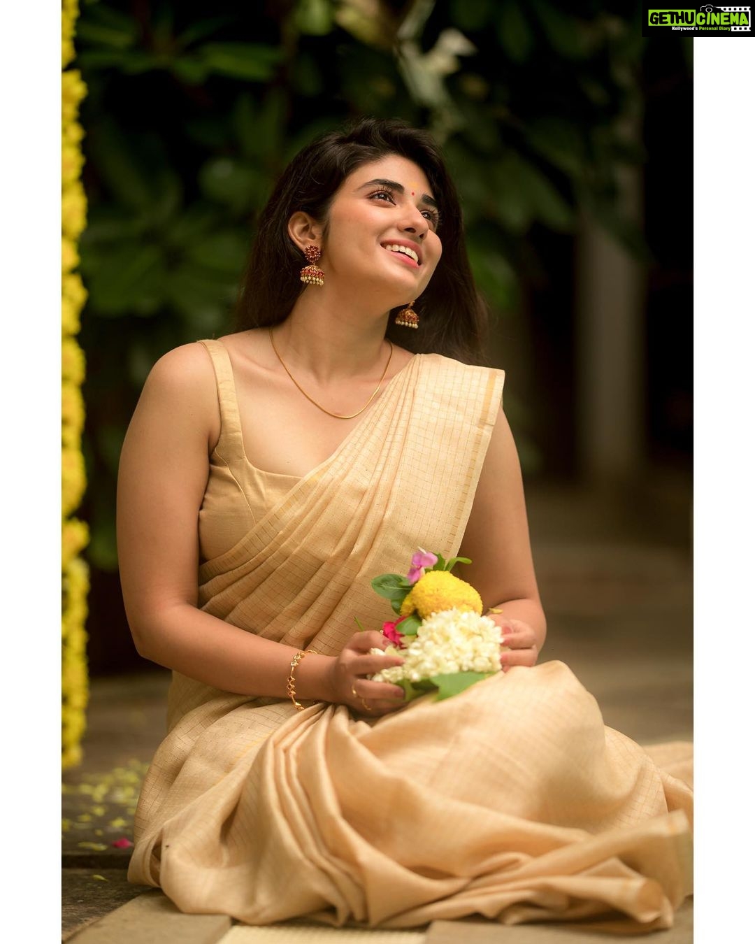 Pragya Nagra Instagram - Onam Ashamsakal🌸 Costumes - @ivalinmabia Stylist - @priyaregan_mb Photography - @camerasenthil Makeup - @jiyamakeupartistry Hair - @rakmakeupartistry Shoot organised by @rrajeshananda #onam #kerala #onamcelebration #happyonam #keralagram #malayali #mallu #keralatourism #onamspecial #keralasaree #malayalam #keralafood #keralagodsowncountry #keralam #kochi #keralaattraction #keralaphotography #onamsaree #godsowncountry #onamfestival #saree #onamvibes #keralagram #onamission #onamcollection #onamsadhya #onamusically #onamdresscode #traditional