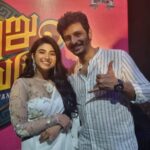 Pragya Nagra Instagram - Fan girl moment with my favorite hero @actorjiiva 🤩❤️ Still can't believe I have acted alongside you in this movie #VaralaruMukkiyam Thankyou so much for these pictures @rekha1210 ❤️ Fun-filled family entertainer will hit theatres in 7 days. #VaralaruMukkiyam from Dec 9th. @supergoodfilms @actorjiiva #Santhoshrajan @kashmiraofficial @pragyanagra @aadhirai_soundararajan #KSRavikumar @shivashahra_official @tsk_actor @kali_rajkumar #chinnasamy @shaanrahman @sakthi_saravanan @srikanth_nb @vasukibhaskar @saregamatamil @donechannel1 @ctcmediaboy