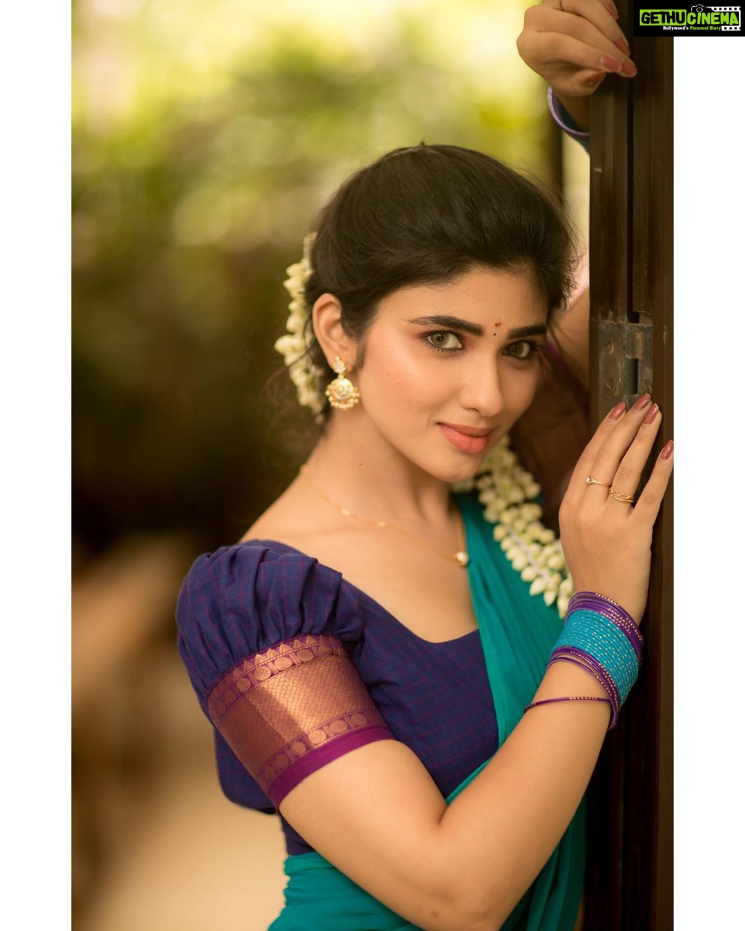 Pragya Nagra Instagram - Vazhi mael vizhi vaithu 😅 Costumes - @ivalinmabia Stylist - @priyaregan_mb Photography - @camerasenthil Hair - @saisubha_hairstylist Make up - @imaikkaa_by_nivi Shoot organised by @rrajeshananda @pragyanagra #tamil #kollywood #cinema #actor #chennai #madras #tamilponnu #instagood #instadaily #love #style #traditional #fashion #follow #instagram #instalove #instamood #pragyanagra