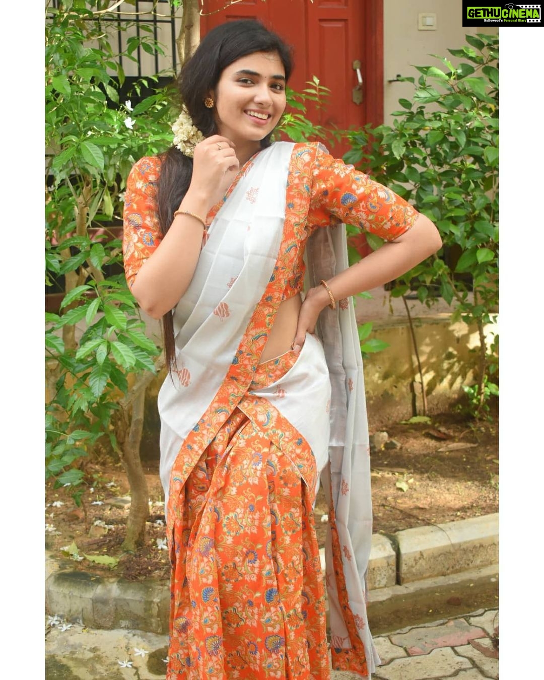Pragya Nagra Instagram - 🌸💐Kathari Poovazhagi!!🌺🌹 Dhavani by @kerala_bygone_fashion 🥰❤ Jewellery @azhagiyal_creations @pragyanagra #tamil #kollywood #cinema #actor #chennai #madras #tamilponnu #instagood #instadaily #love #style #traditional #fashion #follow #instagram #instalove #instamood #pragyanagra