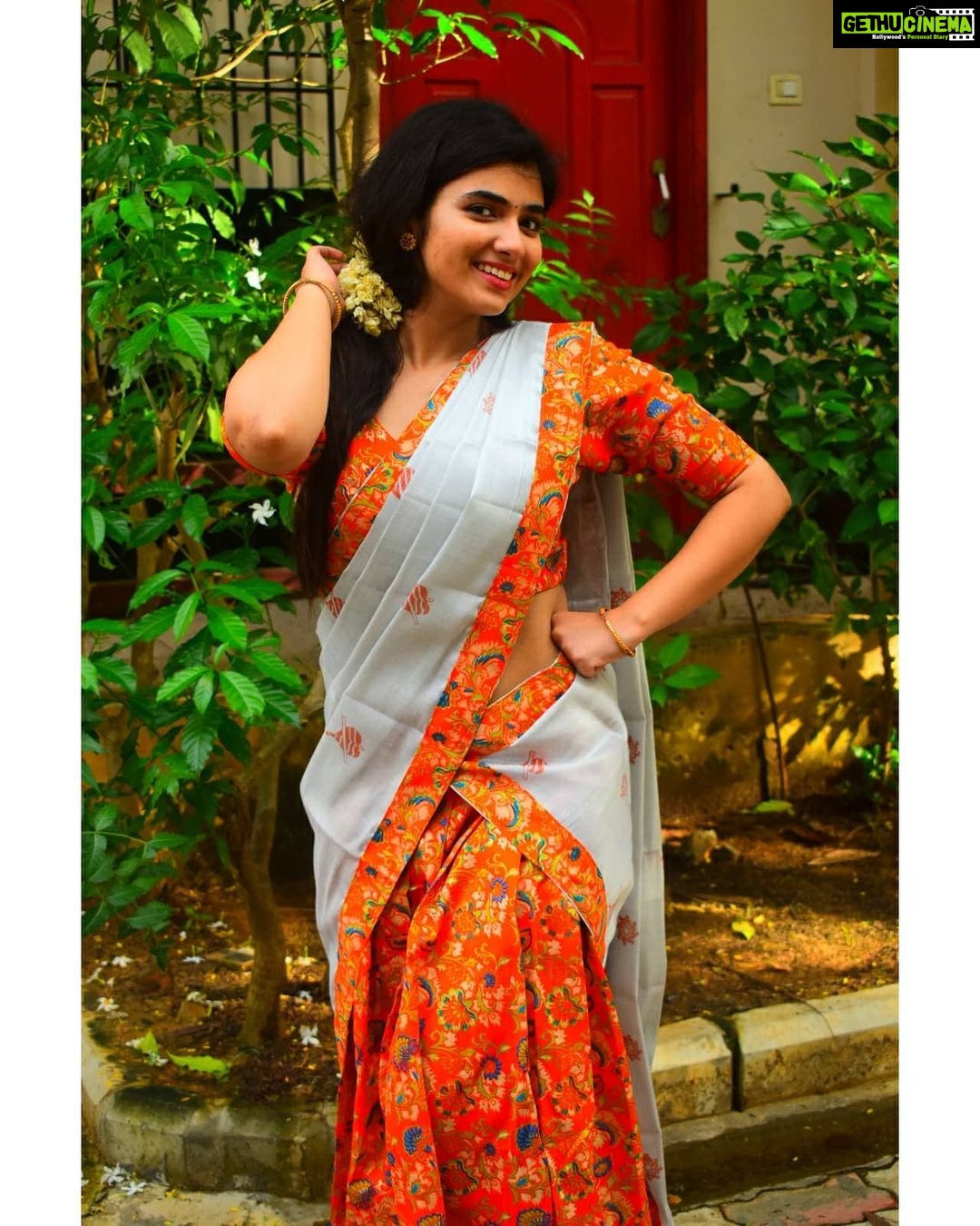 Pragya Nagra Instagram - 🌸💐Kathari Poovazhagi!!🌺🌹 Dhavani by @kerala_bygone_fashion 🥰❤ Jewellery @azhagiyal_creations @pragyanagra #tamil #kollywood #cinema #actor #chennai #madras #tamilponnu #instagood #instadaily #love #style #traditional #fashion #follow #instagram #instalove #instamood #pragyanagra