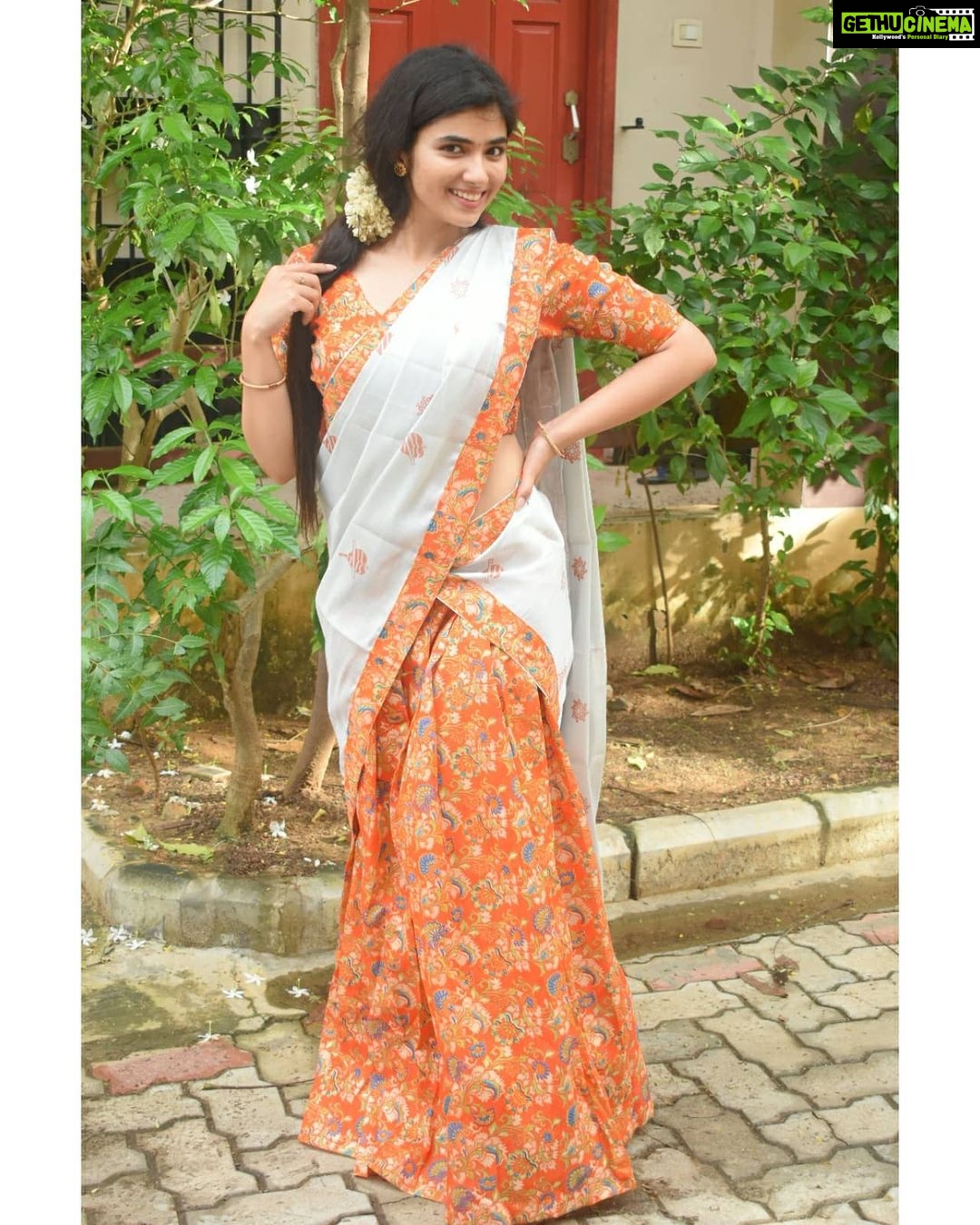 Pragya Nagra Instagram - 🌸💐Kathari Poovazhagi!!🌺🌹 Dhavani by @kerala_bygone_fashion 🥰❤ Jewellery @azhagiyal_creations @pragyanagra #tamil #kollywood #cinema #actor #chennai #madras #tamilponnu #instagood #instadaily #love #style #traditional #fashion #follow #instagram #instalove #instamood #pragyanagra