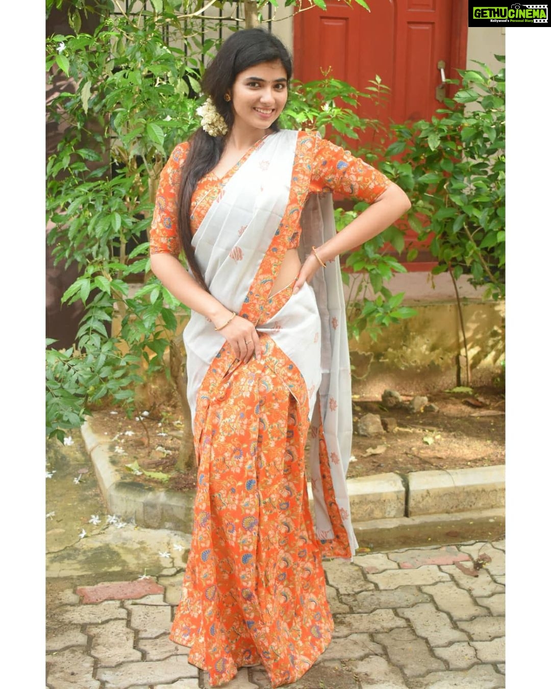 Pragya Nagra Instagram - 🌸💐Kathari Poovazhagi!!🌺🌹 Dhavani by @kerala_bygone_fashion 🥰❤ Jewellery @azhagiyal_creations @pragyanagra #tamil #kollywood #cinema #actor #chennai #madras #tamilponnu #instagood #instadaily #love #style #traditional #fashion #follow #instagram #instalove #instamood #pragyanagra