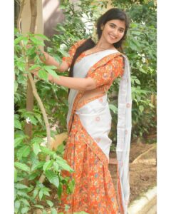 Pragya Nagra Instagram - 🌸💐Kathari Poovazhagi!!🌺🌹 Dhavani by @kerala_bygone_fashion 🥰❤ Jewellery @azhagiyal_creations @pragyanagra #tamil #kollywood #cinema #actor #chennai #madras #tamilponnu #instagood #instadaily #love #style #traditional #fashion #follow #instagram #instalove #instamood #pragyanagra