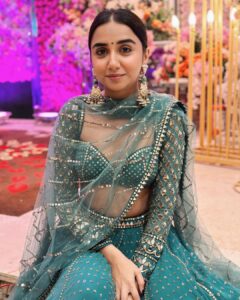 Prajakta Koli Instagram - Ajj jaan ni main jaan tenu dena.😌
…
Styled by @sakshi312 
…
Outfit - @vvanivats
Jewellery - @khannajewellerskj
