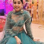 Prajakta Koli Instagram - Ajj jaan ni main jaan tenu dena.😌 … Styled by @sakshi312 … Outfit - @vvanivats Jewellery - @khannajewellerskj