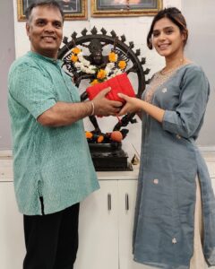 Pranati Rai Prakash Instagram - I am so glad to welcome, @pranati_rai_prakash my newest multi talented student who is a model, an actor starring in various web series like Cartel, Mannphodganj ki binny amongst others. Your passion towards learning new art forms is surely commendable. My blessings are always with you, keep shining 🌟 Nateshwar Nritya Kala Mandir - Kathak Institute of Late Natraj Gopi Krishna