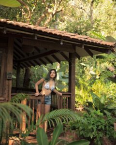 Pranati Rai Prakash Instagram - Away from all chaos in the silence of nature 🌻🍀
Captured by @sarv_eshhh 📷