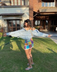 Pranati Rai Prakash Instagram - The last few weeks have been about decluttering the head and being in the moment. 🌝😊 Every coming second is becoming the past. The past stories, the future, none is in the present. This moment will never come again. ⏳ Let’s make it worth cherishing! A little reminder to thoroughly be where you are. ❤️