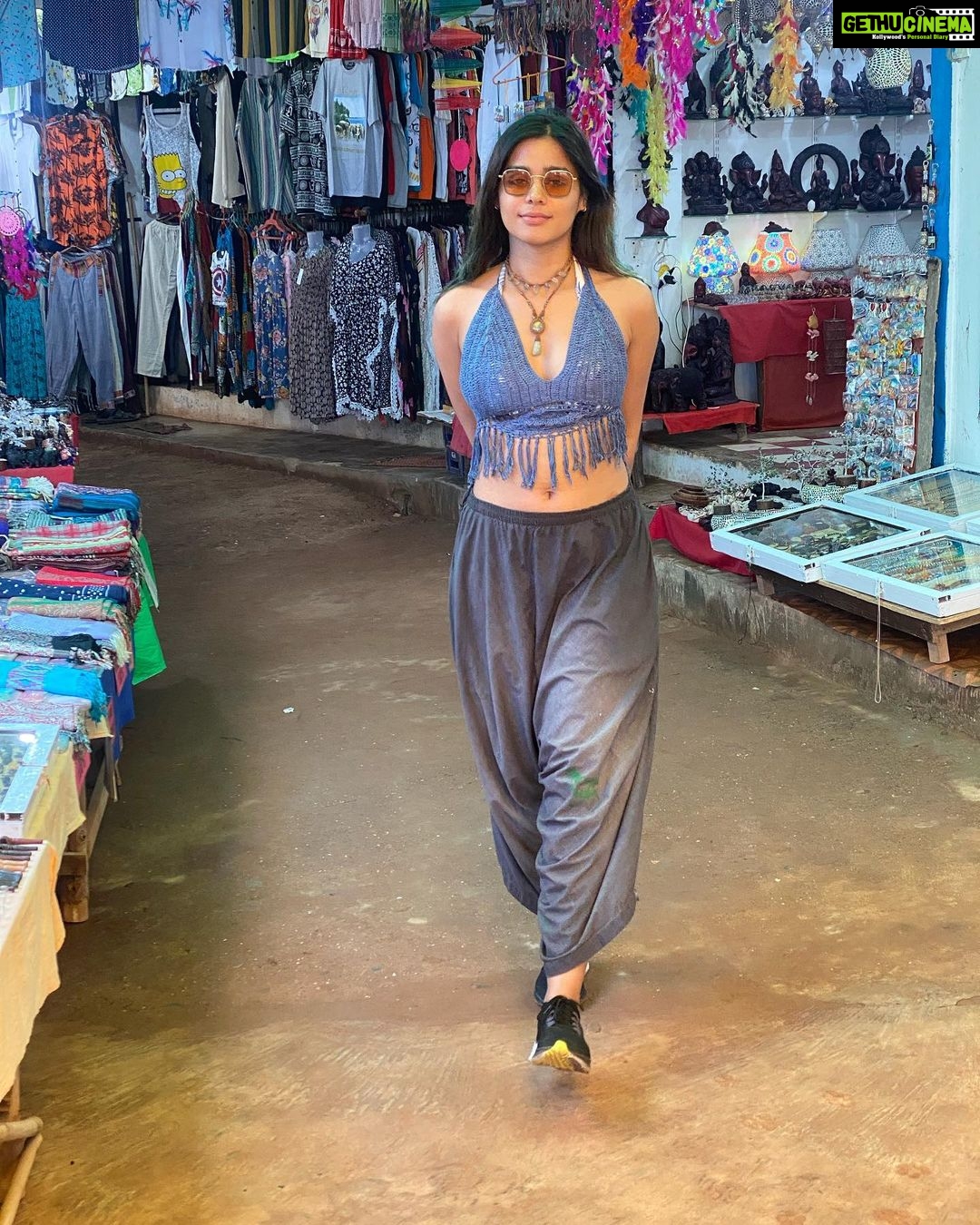 Pranati Rai Prakash - 18.3K Likes - The last few weeks have been about decluttering the head and being in the moment. ๐๐ Every coming second is becoming the past. The past stories, the future, none is in the present. This moment will never come again. โณ Letโs make it worth cherishing! A little reminder to thoroughly be where you are. โค๏ธ