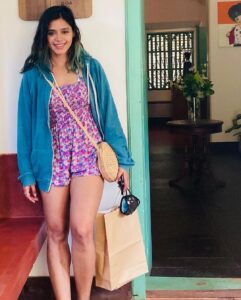 Pranati Rai Prakash Instagram - The last few weeks have been about decluttering the head and being in the moment. 🌝😊 Every coming second is becoming the past. The past stories, the future, none is in the present. This moment will never come again. ⏳ Let’s make it worth cherishing! A little reminder to thoroughly be where you are. ❤️