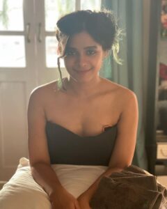 Pranati Rai Prakash Instagram - The last few weeks have been about decluttering the head and being in the moment. 🌝😊 Every coming second is becoming the past. The past stories, the future, none is in the present. This moment will never come again. ⏳ Let’s make it worth cherishing! A little reminder to thoroughly be where you are. ❤️