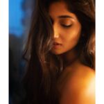 Priya Vadlamani Instagram - Did you think of me this morning ? 📸 @puranjanii @projectsonderstudio . . . . #portrait #quaratinephotography #newnormal