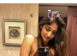 Priya Vadlamani Instagram - 🐽 . . . . . . #mirrorselfie #goodvibes #toagoodday