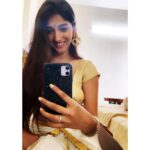 Priya Vadlamani Instagram - Some more from gannu tata’s celebration✨ . . . #mandatorymirrorselfie #ganaptibappamorya