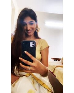 Priya Vadlamani Instagram - Some more from gannu tata’s celebration✨
.
.
.
#mandatorymirrorselfie #ganaptibappamorya