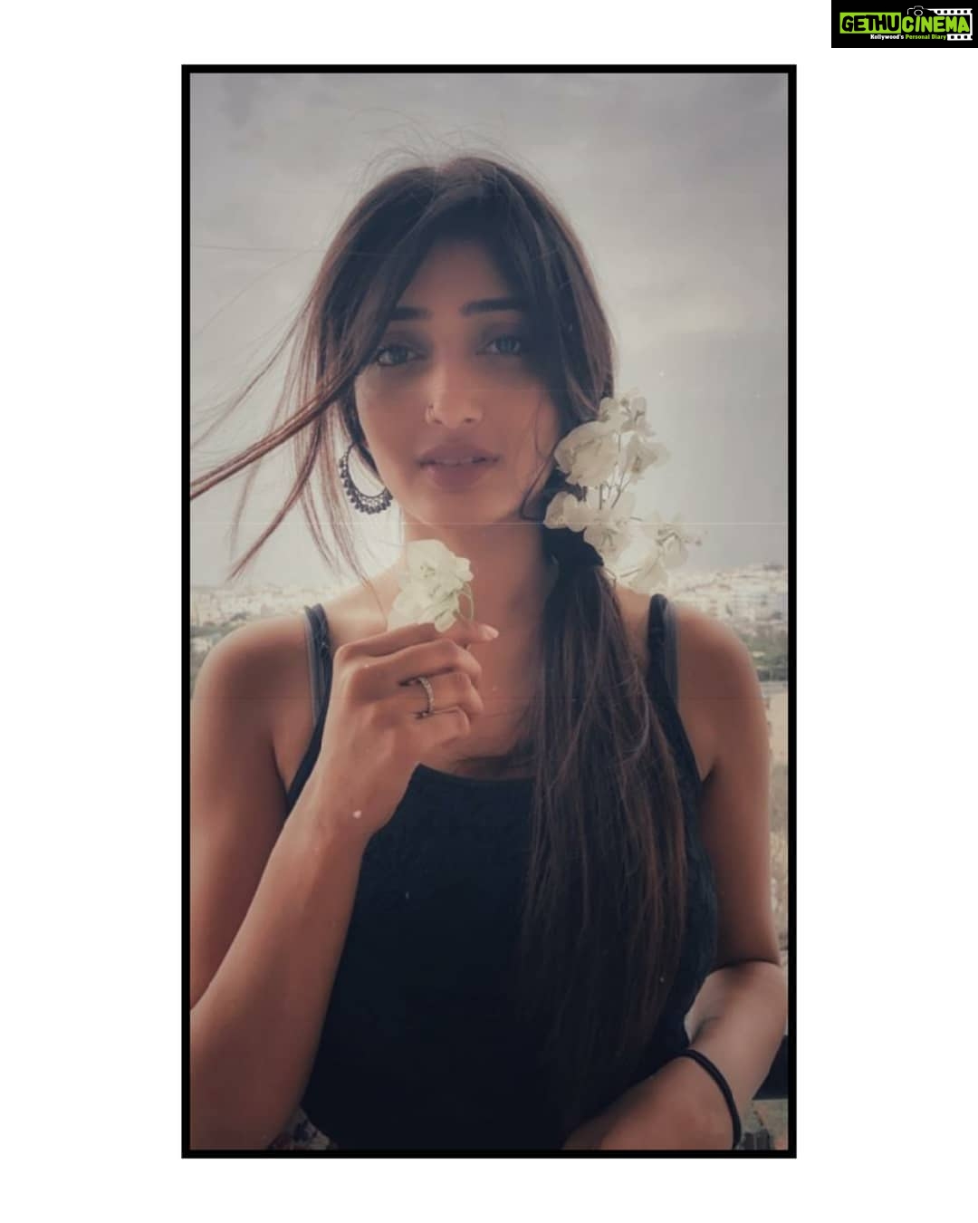 Priya Vadlamani Instagram - So maybe this time let go of what they say And hold on to what you feel for if it feels right It cannot be wrong🌻✨ 📸@mighty_nightfury_
