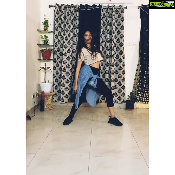 Priya Vadlamani Instagram - My first online workshop and had to be @jojogomezxo 💜... not even close to what I am aiming for but I’ll get there... Also @ramyaapasupuleti when will you upload your video ?🐽 📸 @mighty_nightfury_