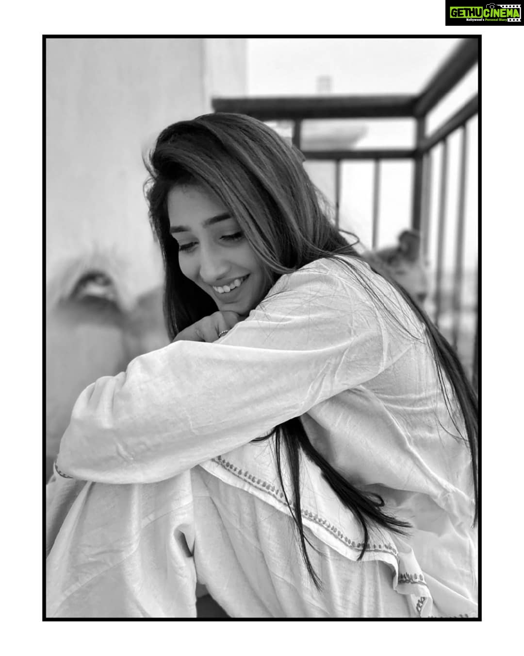 Priya Vadlamani Instagram - Poetry, dreams, desire, everything leads me to you🖤 📸 @_aditya_vishwanath