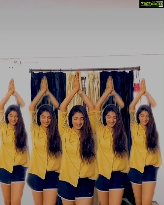 Priya Vadlamani Instagram - Been wanting to do this challenge for so long.. finally mustered the courage for itπ·π #jlosuperbowlchallenge #quarantinelife πΈ @neha_vishwanath
