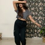 Priya Vadlamani Instagram - According to @padmavadlamani my quarantine has now been useful and she can now not bug me for the next 875935 days...also spot me blanking out 🐷 📸 @_aditya_vishwanath