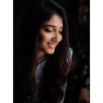 Priya Vadlamani Instagram - Dil pe dhundhla sa saleti rang kaisa chadha 🍂 📸 @kilaruness