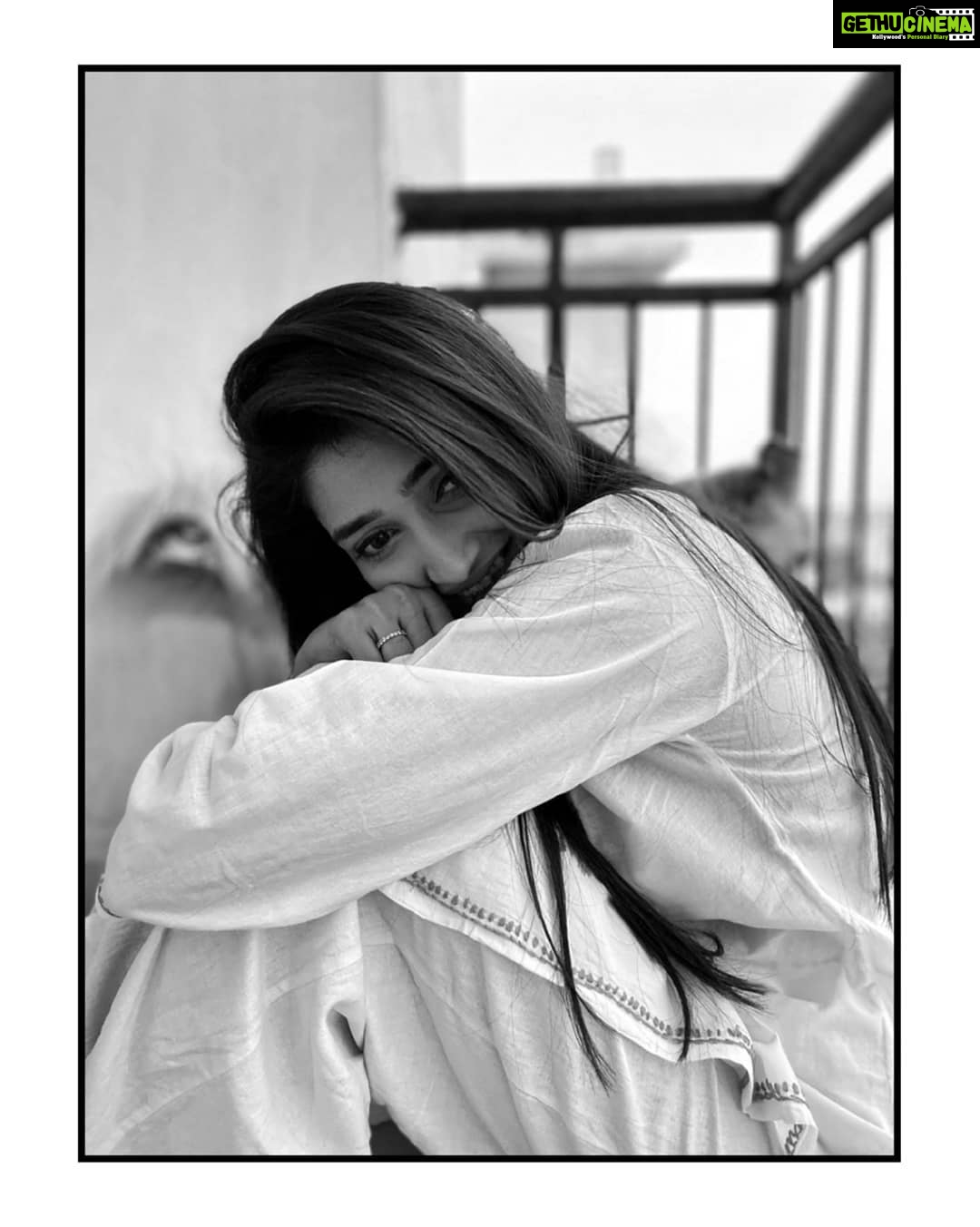 Priya Vadlamani Instagram - Poetry, dreams, desire, everything leads me to you🖤 📸 @_aditya_vishwanath