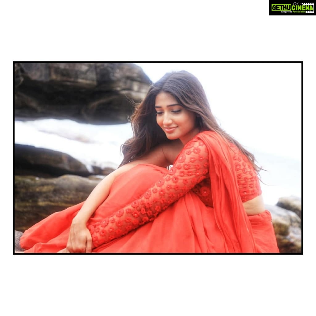 Priya Vadlamani Instagram - From the sets of #collegekumar .. Also because mom has been sitting on my head to upload this picture.. Styled by : @amulya.suresh