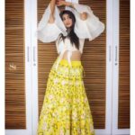Priya Vadlamani Instagram - A golden state of mind💫 . . . For the beautiful collection by @aleen_designs 📸 @sreeharshaphotography Make up and hair by @nehavigg @neelu218 @nawaz1993