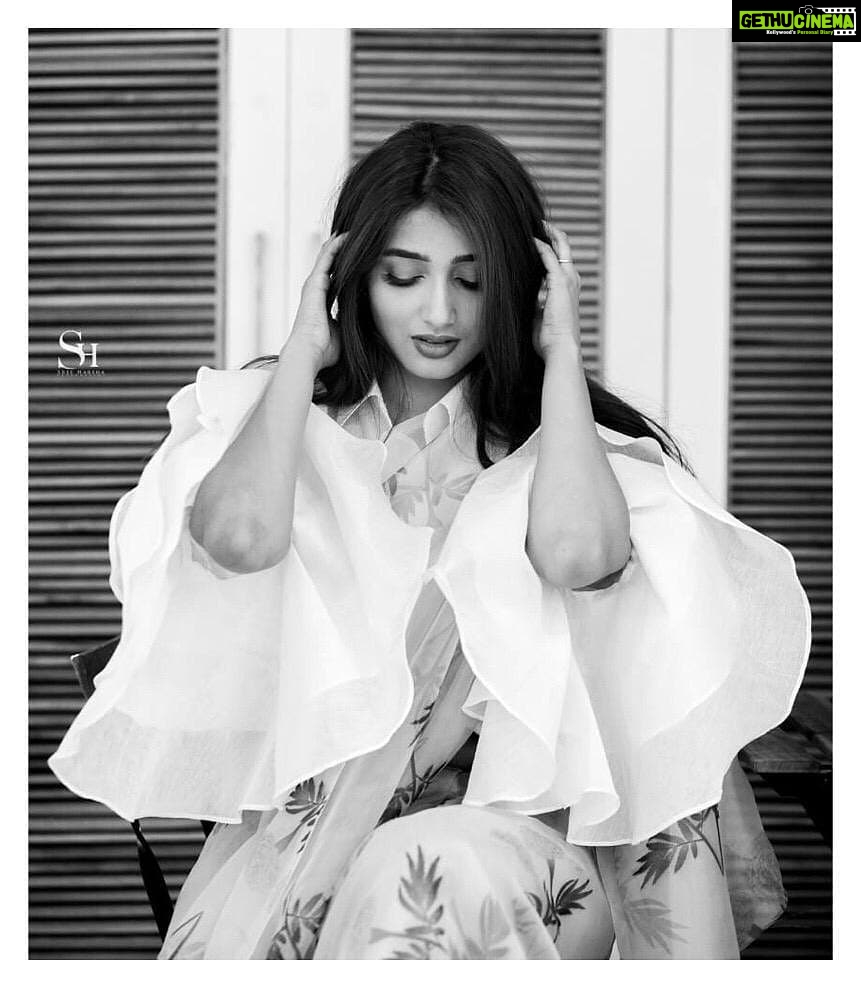 Priya Vadlamani Instagram - 🖤 . . For the beautiful collection by @aleen_designs 📸 @sreeharshaphotography Make up and hair by @nehavigg @neelu218 @nawaz1993