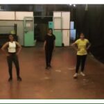 Priya Vadlamani Instagram - Happppy international dance day everyone.. I am the girl in black 🙈..This video is from @tanzeelahmedd 's recent batch.. Can you imagine the madness the class had??? Uhhh missing it already.. Thank you again and come back soooon P. S- i know the quality of the video is a little bad but who cares when the choreo and energy is that maddd..
