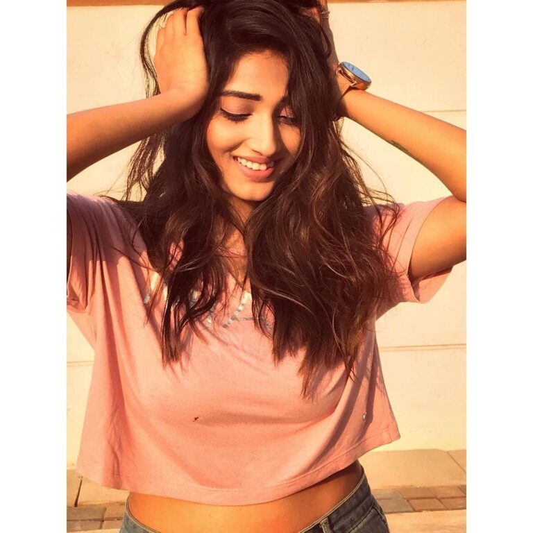 Priya Vadlamani Instagram - belle âme🍂 . . 📸 @dikshasharmaraina 💜 #photooftheday #livelovelaugh #sunshineinmysoul #fairydust #decembergirl