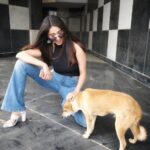 Priya Vadlamani Instagram - Crazy dog lady☺️ . . . 📸 @ihemal #photooftheday #actor #dogsofinstagram #livelovelaugh #ladyinblack #decembergirl #fairydust