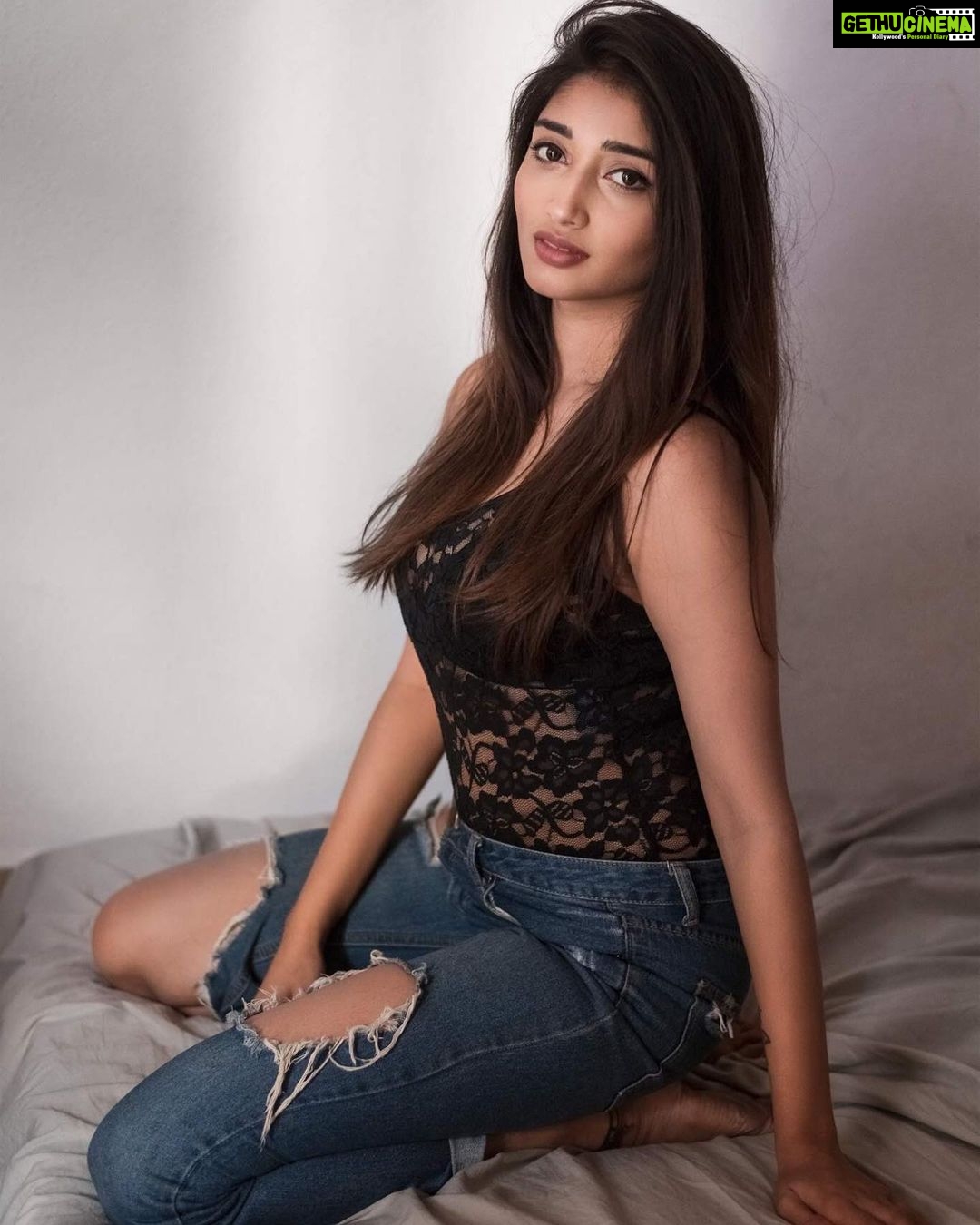 Priya Vadlamani Instagram - @kalyanyasaswi plisss give dates sir 🥺🐮