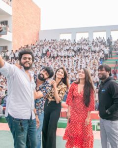 Priya Vadlamani Instagram - VVIT you have my heart..thank you for all the love ❤️
#mukhachitram

.
.
.
#priyavadlamani #undiporaadhey #sandeepraj #hit2 #adivisesh #lovetoday #vishwaksen #dangerous #maheshbabu #ananyapandey #biggbosstelugu6 #bb6 #biggbosstelugu #tollywood #tollywoodactress