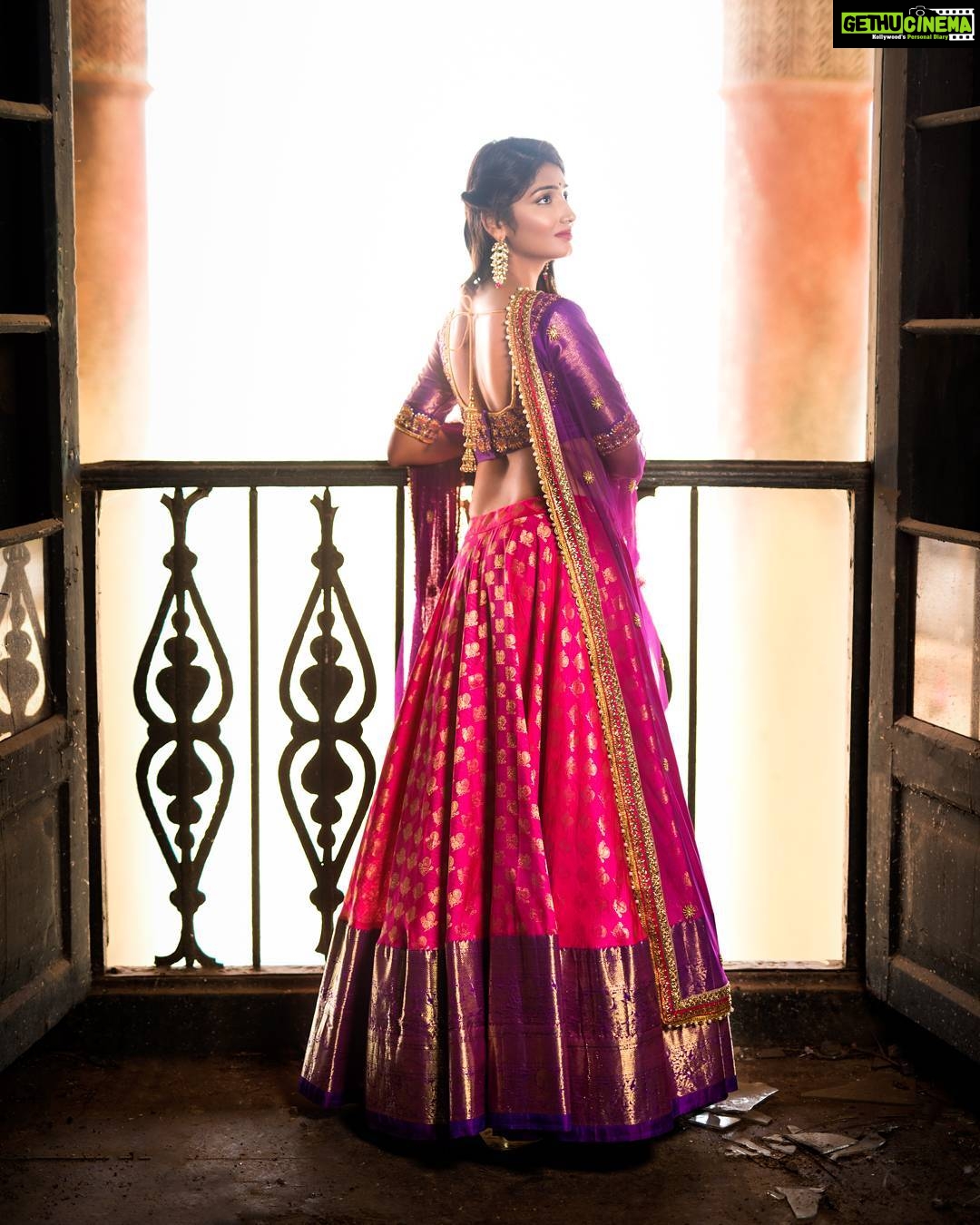Priya Vadlamani Instagram - Aaj jaane ki zid na karo.. P. C- @portraythepeople