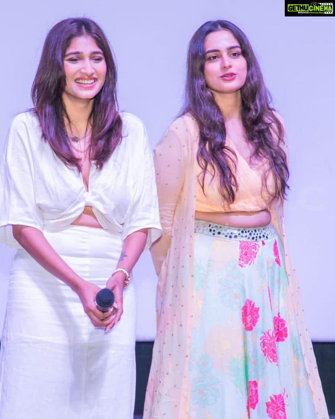 Priya Vadlamani Instagram - Happy evening ππ #mukhachitram . . . #mukhachithram #priyavadlamani #undiporaadhey #promotion #december9 #nameisnani #varalakshmisarathkumar #maheshbabu #sitaraghattamaneni #anushkasharma #viratkohli #ananyapandey #bigboss #biggbosstelugu #bb6 #tollywood