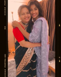 Priya Vadlamani Instagram - Love, Light and Happiness 💛