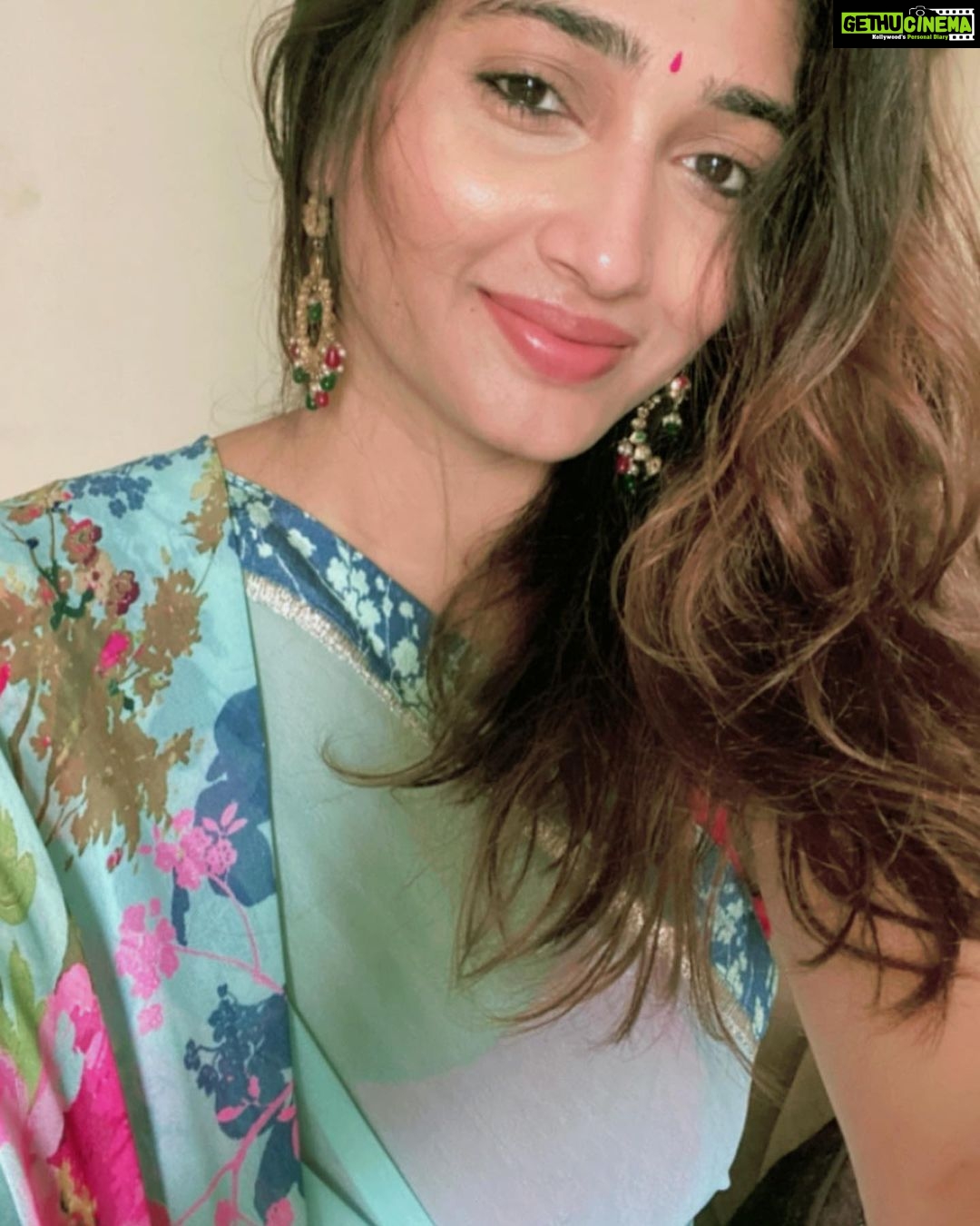 Priya Vadlamani Instagram - Andariki vinayaka chaturthi subhakanshalu 💫💫