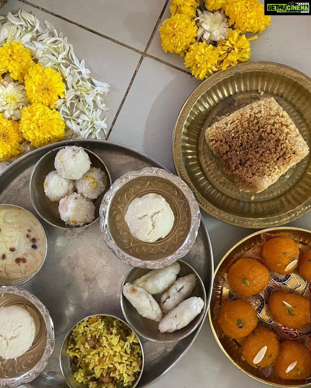 Priya Vadlamani Instagram - Andariki vinayaka chaturthi subhakanshalu 💫💫