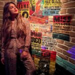Priyanka Chopra Instagram – Weekend vibes 😍🤩

@jamesgboulter @mbemabou @spaphappy @danasupnick @sonal_vara @bulgarihotels Dubai UAE