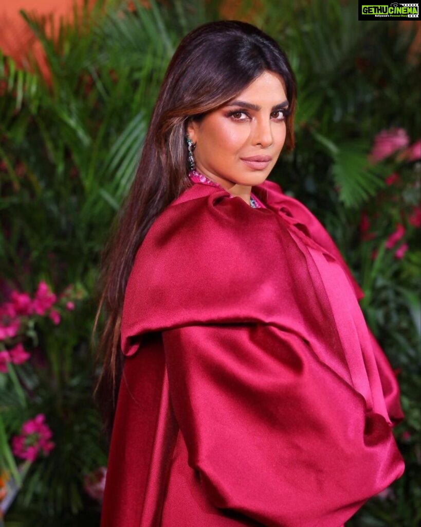 Priyanka Chopra Instagram - What a gorgeous evening celebrating @bulgari’s Eden, The Garden of Wonders collection in Dubai with my dear friend @jc.babin. @lucia_silvestri, your exquisite designs are so beautiful, and bring so much joy to everyone who wears them. I’m so proud to be your ambassador. Styling: @luxurylaw Makeup: @danielcbauer Hair: @gabrielggeorgiou Jewelry: @bulgari 📸: @patricksawaya Bvlgari Hotel & Residences, Dubai