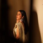 Priyanka Mohan Instagram – 📸💡

For #avalvikatanawards

Wearing @mishruofficial 
Styled by @pallavi_85 ✨ @openhousestudio.in 
Jewellery @jaipurgems 
📸 @kiransaphotography 
M&H @kalwon_beauty @puii_c_ammy