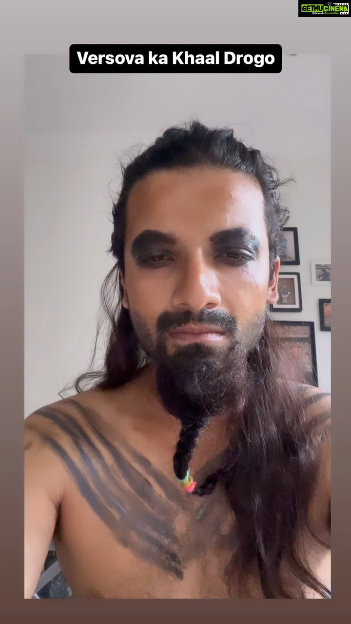 Priyanshu Painyuli Instagram - Sorry for this 😬but last one from this series. BTS of Khaalia Drogo from #versova #mumbai with of course laughing at me my maker @mansimao #halloweenmakeup #spoof #khaaldrogo