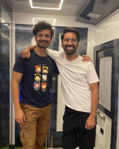 Priyanshu Painyuli Instagram - Pahadi bhaiji @abhilashthapliyal ke saath sooting karke itnaaa mazzaa aayaa ki matlab kya bataye 😁🤗 

Abhi next time hum kuch pesh karenge especially for our pahadi people 😁🥳 

#udaipurshootdiaries