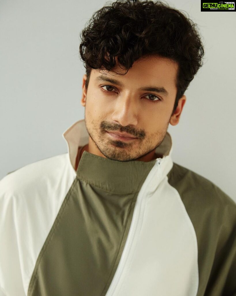 Priyanshu Painyuli Instagram - 3 2 1.. Let’s Play. Track suit : @thespacelines_com @_runwaymedia Styling : @abhilashatd Styling assistant : @dipteeagarwal Photography : @rahuljhangiani Hair and makeup : @mansimao Managed by: @notriousrio