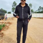 R. Sarathkumar Instagram - Arriving at the location to start another day at Varisu shooting in Hyderabad . . . . #varisu #varisumovie #varisushooting #hydrabad