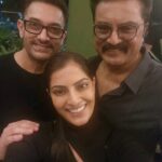 R. Sarathkumar Instagram - At the screening of Lal Singh Chaddha, a very engrossing film to understand the values of Lal Singh Chaddha through his narration which had the audience mesmerized in the travel of his life and pure love for the girl he loved and adored, and the value of friendship of his friend Bala and the a true message that " the lines in the hand do not determine your destiny but the hard work with the strength in those very hands is one that determines your destiny" a must watch film and a special mention the warmth of Amir Khan when he greeted us at the screening of the film @chayakkineni @redgiantmovies_ @lalsingh.chaddha ,kudos to the director advait chandan and the entire cast abd crew of LS Chaddha . . . . . . . . . . #laalsinghchaddha #amirkhan #redgaintmovies #varalakshmi #udhyanidhistalin #pressmeet #aamirkhanproduction @aamirkhanproductions @redgiantmovies_